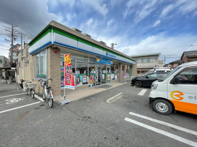 コンビニ　ファミリーマート豊山中之町店（コンビニ）まで534m