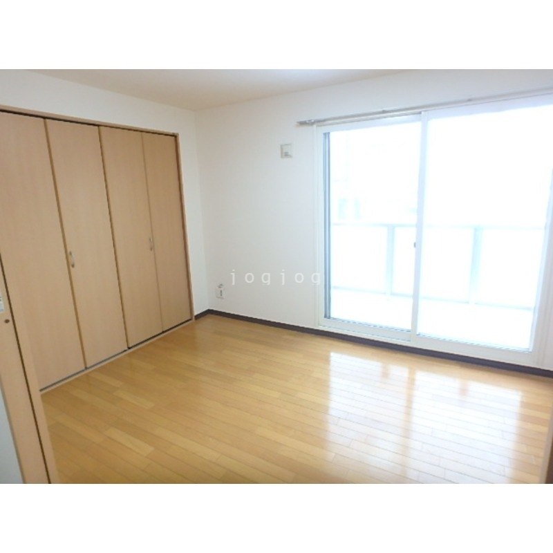 その他部屋・スペース　日当たりの良い明るいお部屋です。