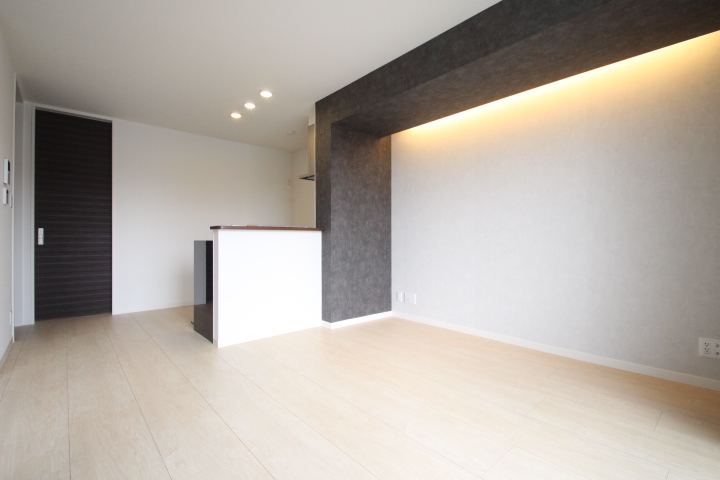 ソレイユコート高柳西町の居間写真
