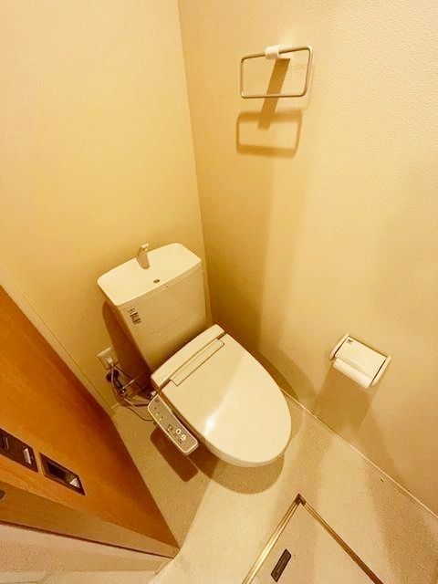 京急本線 金沢文庫駅 徒歩3分 3階建 築10年のトイレ写真