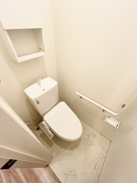 東急田園都市線 宮前平駅 徒歩5分 2階建 築3年のトイレ写真