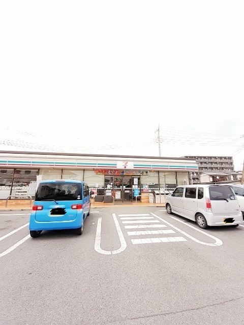 コンビニ　セブンイレブン伊勢崎昭和町店（コンビニ）まで255m