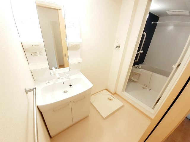 洗面設備　コンパクトで使いやすい洗面所