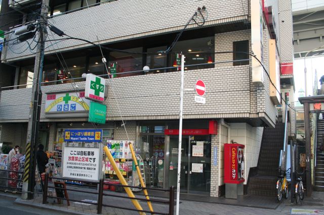 銀行　三菱東京ＵＦＪ銀行（銀行）まで730m