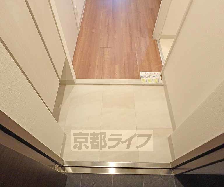 地下鉄烏丸線 北大路駅 徒歩22分 4階建 築8年の玄関写真