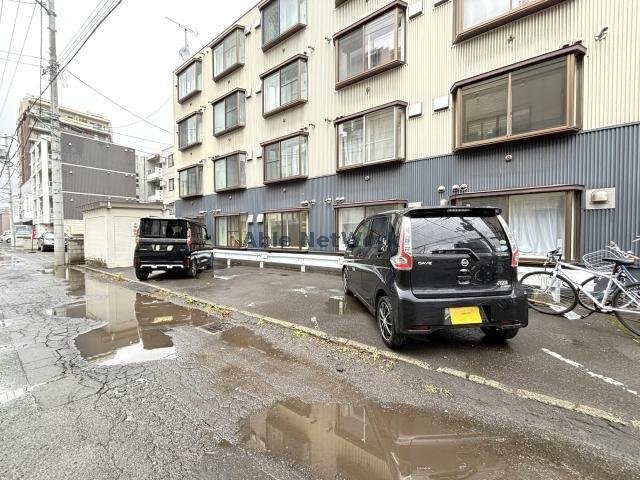 駐車場　駐車場
