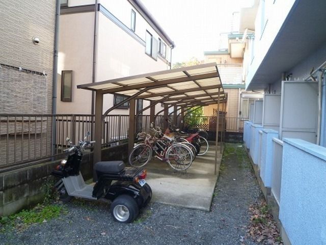 駐車場　★屋根付き駐輪場★