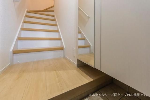メゾン フィオーレの玄関写真
