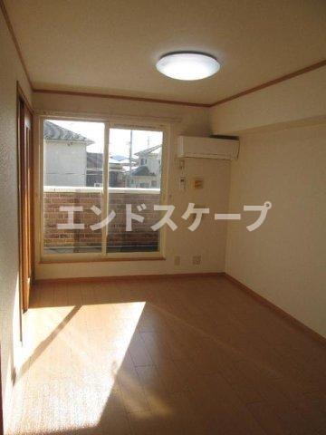 ＪＲ八高線 群馬藤岡駅 徒歩15分 3階建 築22年の居間写真
