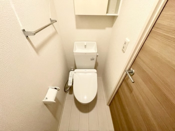 トイレ　※別号室の写真です。