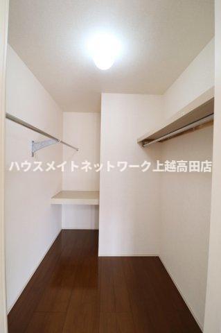 収納　ウォークインクローゼット（参考バムセ プレイス101室内写真