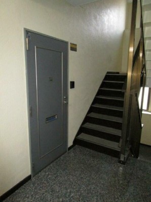 京急大師線 鈴木町駅 徒歩13分 3階建 築35年の外観写真