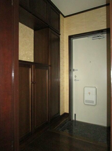 京急大師線 鈴木町駅 徒歩13分 3階建 築35年の玄関写真