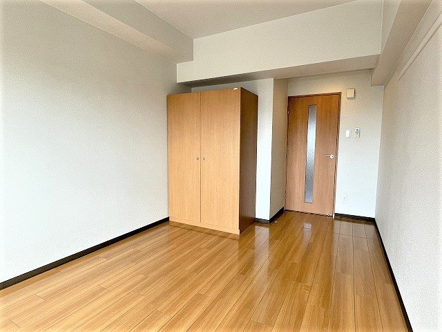 居室・リビング　同物件別部屋