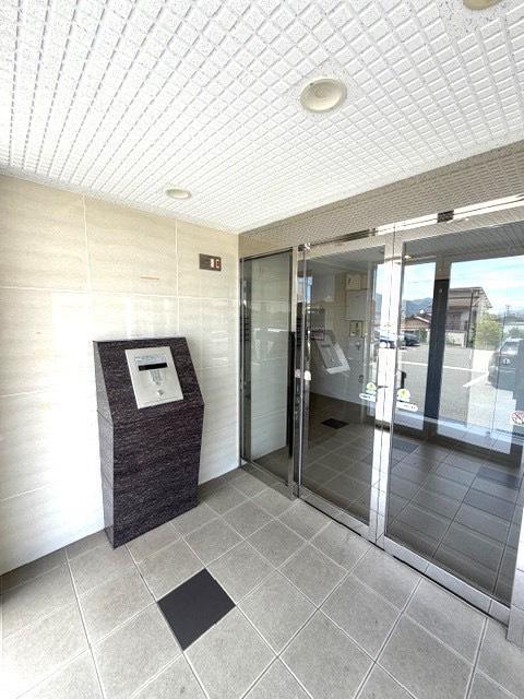 エントランス　オートロック付で安心のセキュリティ