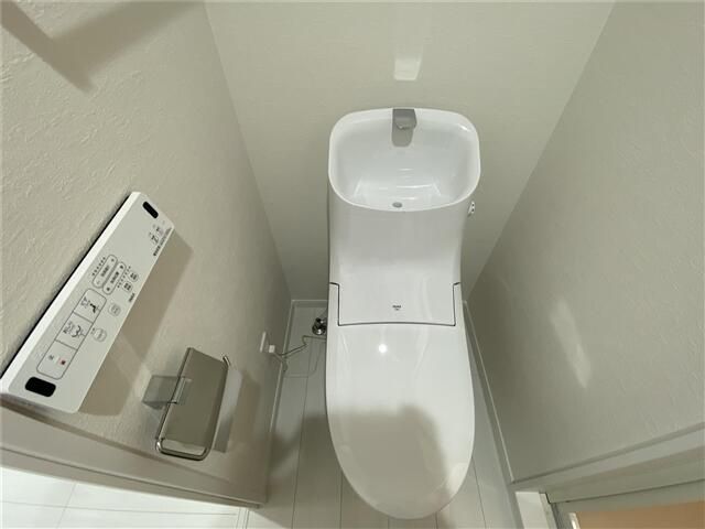 東京メトロ日比谷線 広尾駅 徒歩8分 4階建 築5年のトイレ写真