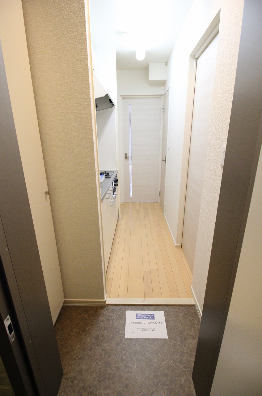 玄関　同物件、同タイプの別の部屋の写真です