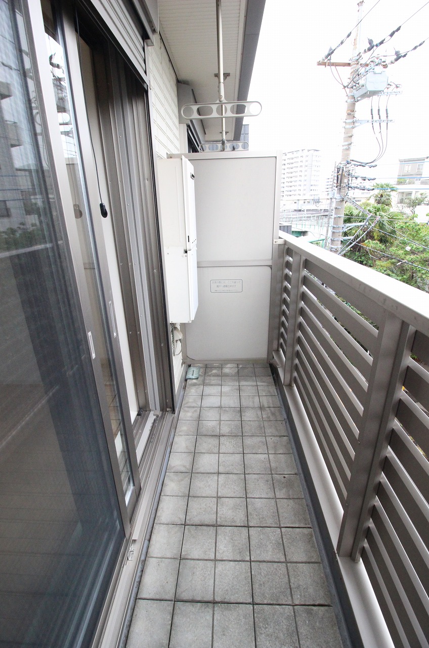 バルコニー　同物件、同タイプの別の部屋の写真です