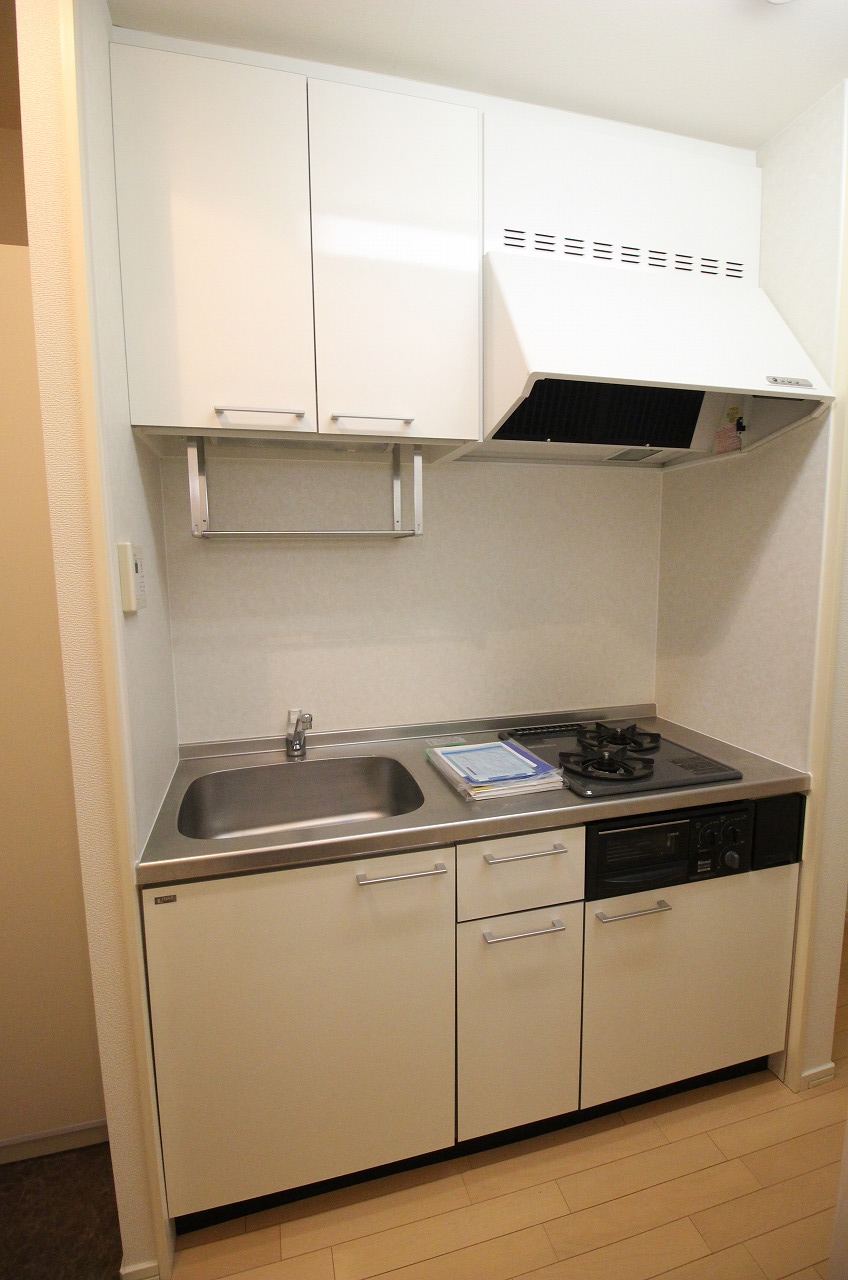 キッチン　同物件、同タイプの別の部屋の写真です