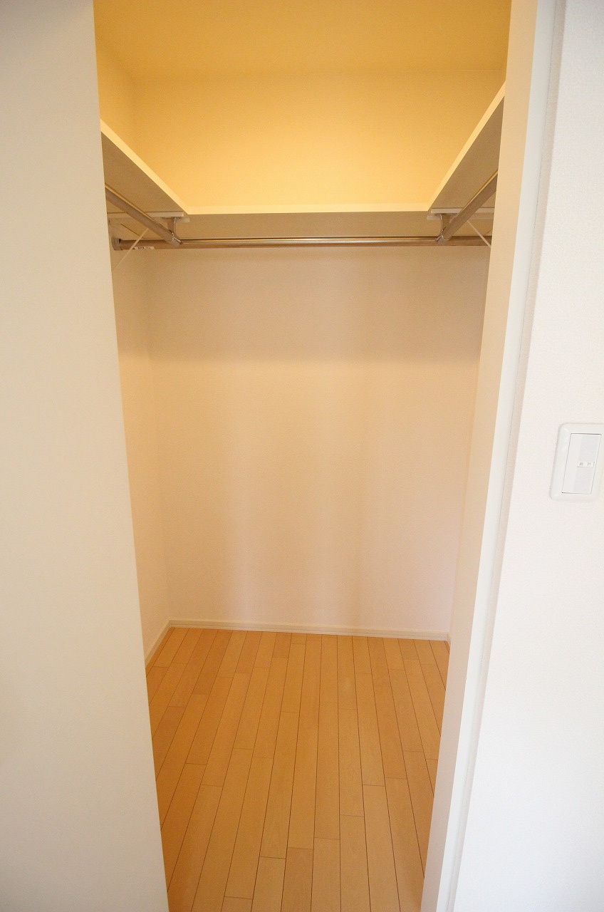 収納　同物件、同タイプの別の部屋の写真です