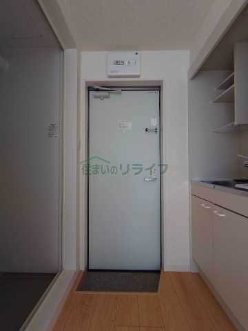 玄関　別部屋参考写真となります。