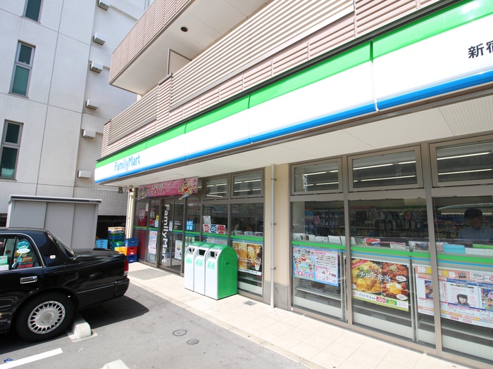 コンビニ　ファミリーマート北新宿税務署通り店（コンビニ）まで146m