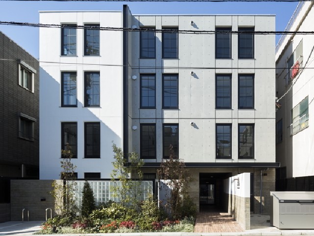 建物外観　４階建ての賃貸マンション