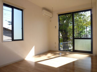 居室・リビング　角部屋につき2面採光です