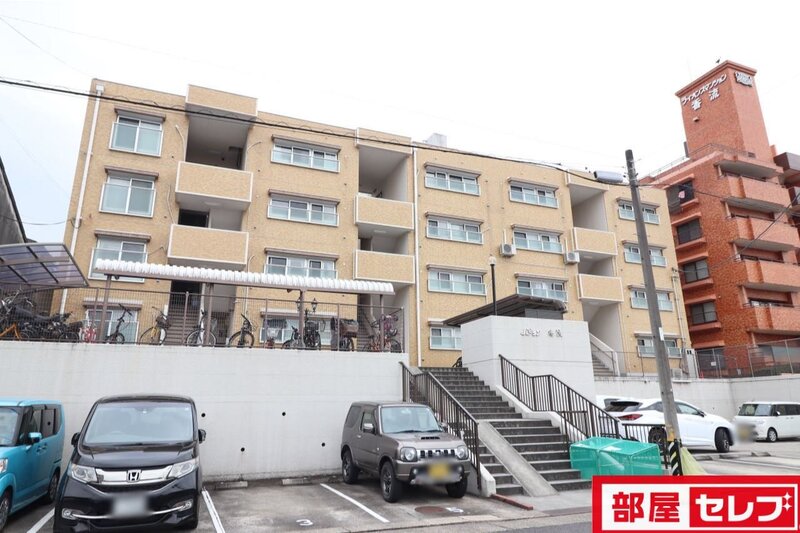 建物外観　どっしりとした外観です。