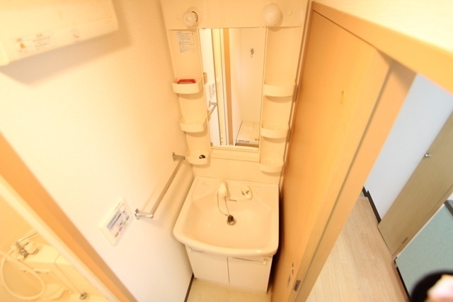 洗面設備　写真は違う号室です。