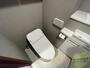 トイレ　トイレです。ユニットバスになってますのでコンパクト。