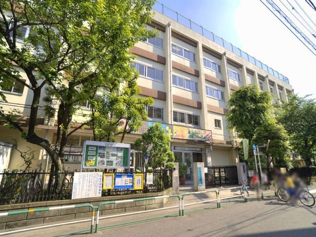 小学校　荒川区立第六日暮里小学校（小学校）まで364m