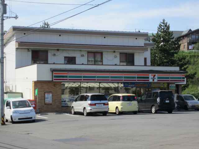 コンビニ　セブンイレブン旭川緑町店（コンビニ）まで745m