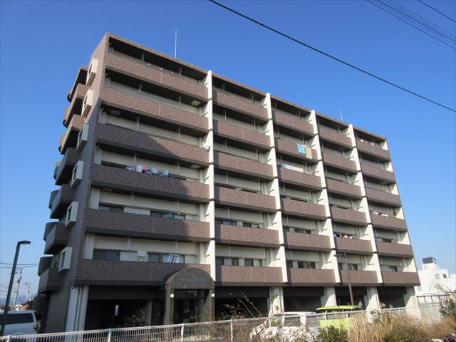 板野郡松茂町中喜来のマンションの建物外観