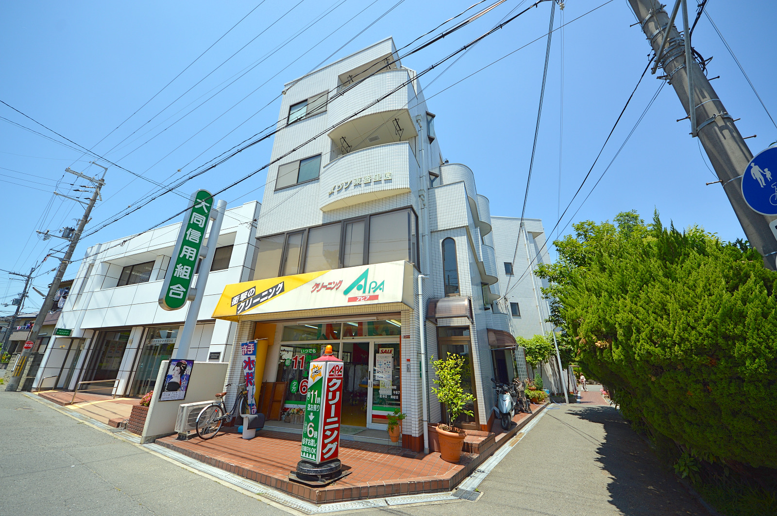 【メゾン東香里の建物外観】