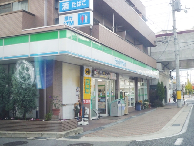 コンビニ　ファミリーマート塚口駅前店（コンビニ）まで312m