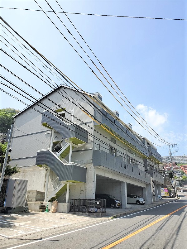 MODERN西山Bの建物外観