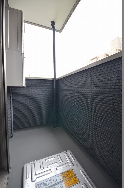バルコニー　同物件別号室です。