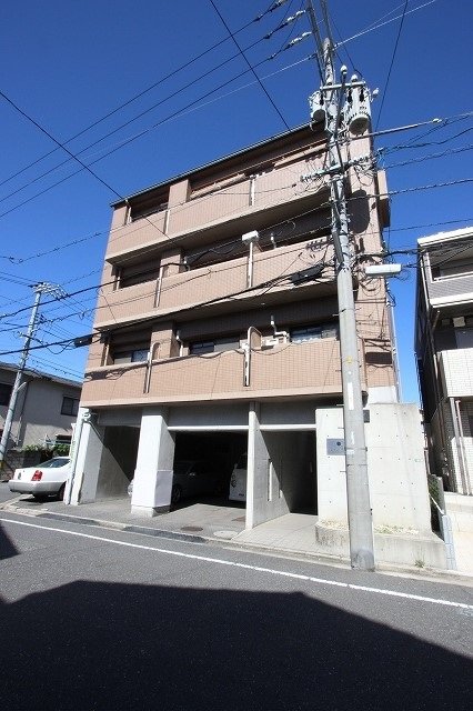 広島市南区宇品東のマンションの建物外観