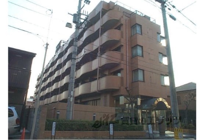 京都市下京区屋形町のマンションの建物外観