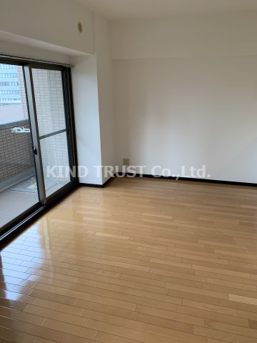 居室・リビング　こちらの居間で趣味の時間をお楽しみください