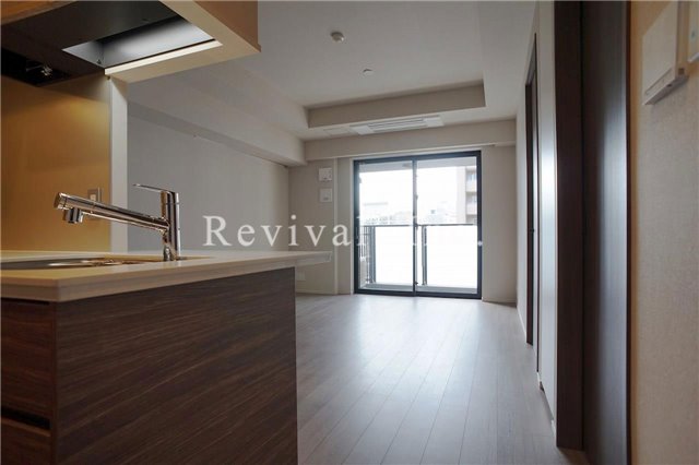 居室・リビング　床暖房完備のリビング空間でございます