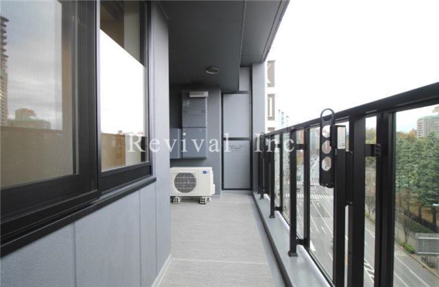 バルコニー　広々したバルコニーでございます