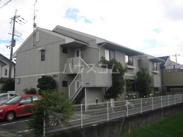 京都市西京区桂久方町のアパートの建物外観
