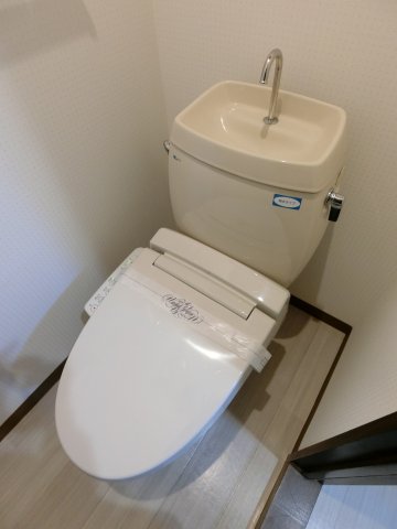 【メゾン東山のトイレ】