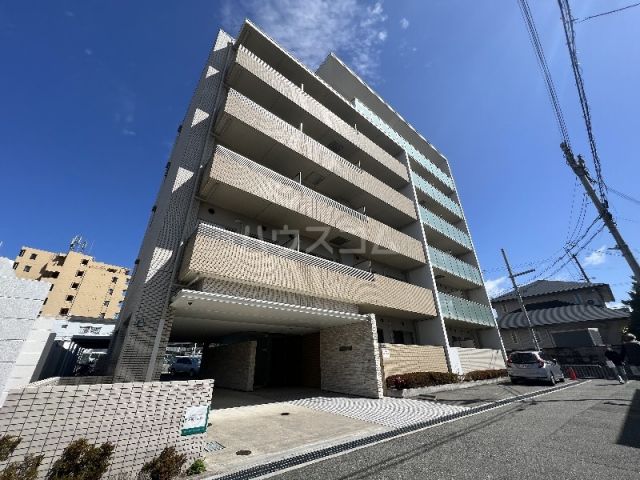 豊中市服部元町のマンションの建物外観