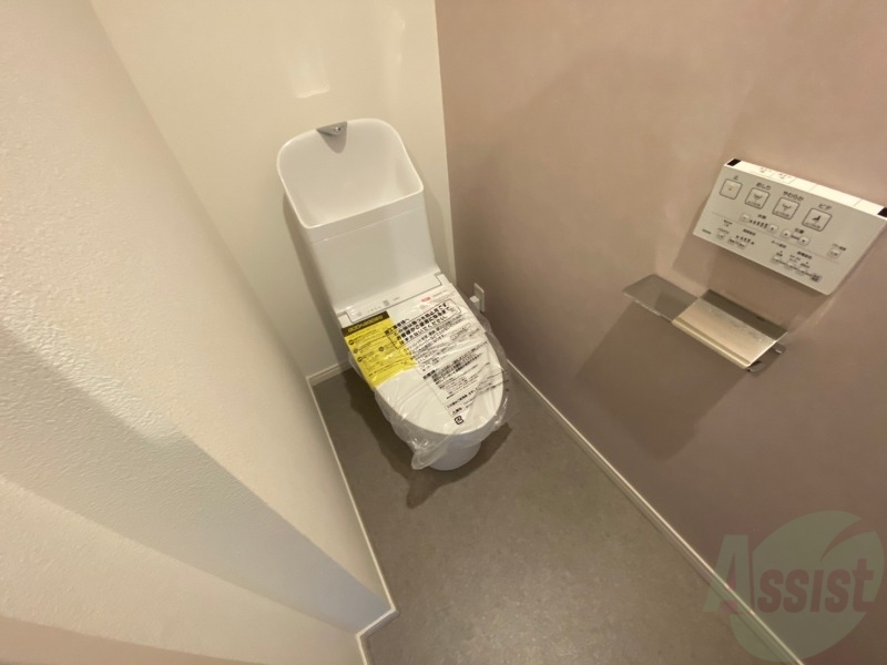 トイレ　トイレです。ユニットバスになってますのでコンパクト。