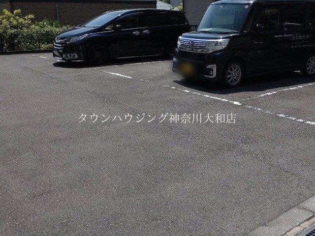 【レオパレスマルスンIIの駐車場】