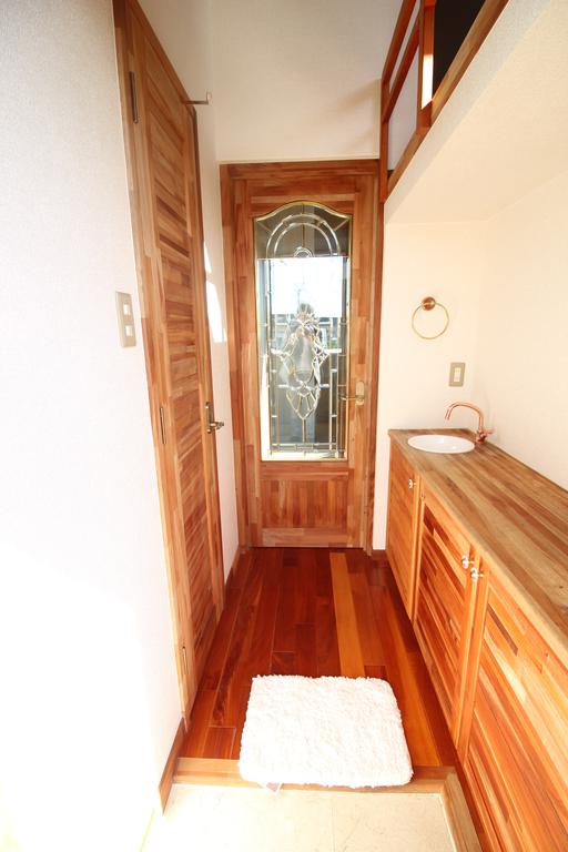 玄関　玄関・下駄箱（写真は別室）