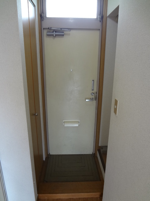 【八王子市館町のマンションの玄関】